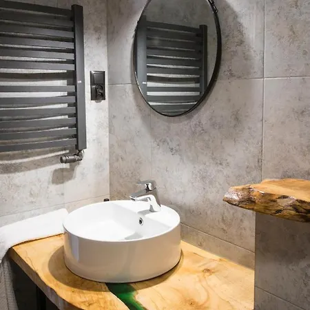 Jelen - Sauna I Jacuzzi 民宿 *