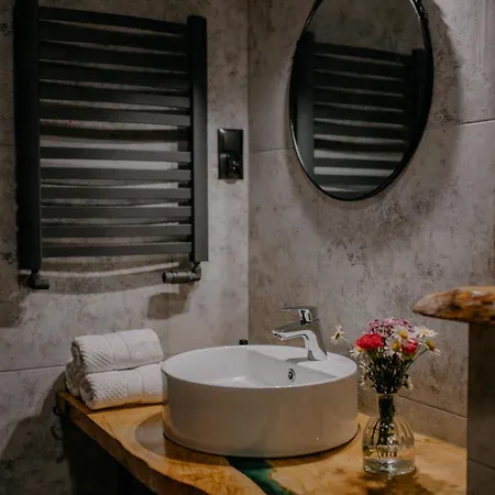 Jelen - Sauna I Jacuzzi 民宿